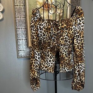 Chic Leopard Print Blouse with Long Sleeves
